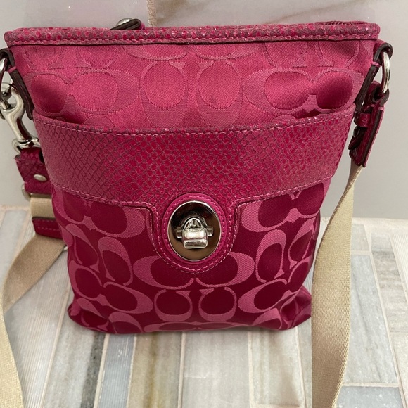 Auth Coach Python Pink Signature Jacquard Lizard Leather Trim Bag 43457 - Picture 12 of 15